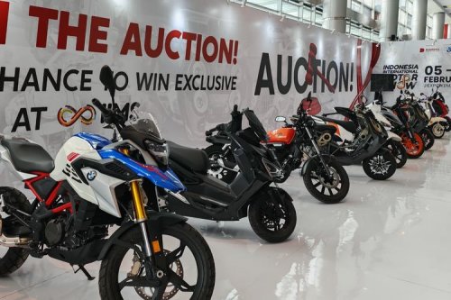 Adu eVitara Vs J5 EV, Moge Entry Level Rp 158 Juta