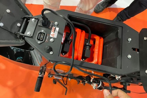 Benarkah Motor Listrik Bisa Mengisi Baterai Sendiri?