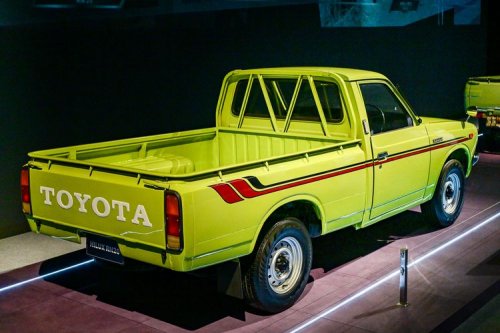 Setengah Abad Evolusi Toyota Hilux