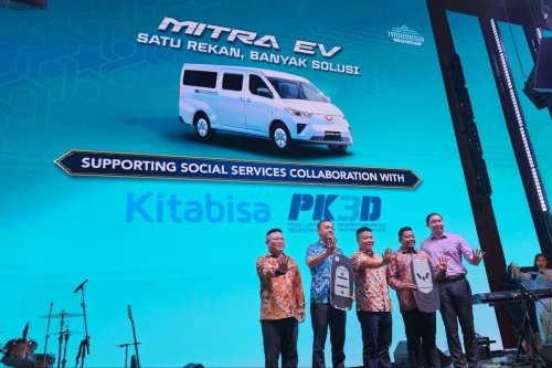Wuling Serahkan Mitra EV, Perkuat Layanan Kesehatan dan Sosial