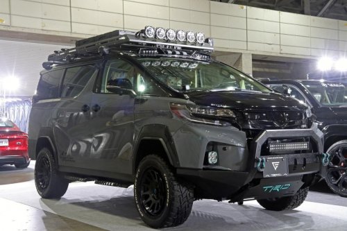 Ketika Toyota Alphard Menjelma Jadi Mobil Off-Road