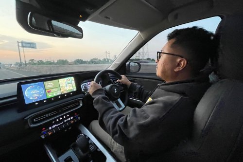 Kenali Tanda Mobil Kehabisan Oli Mesin Saat di Perjalanan