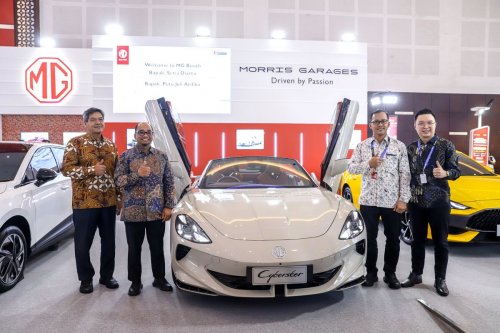 MG Cyberster dengan Warna Baru Tampil Perdana di Surabaya