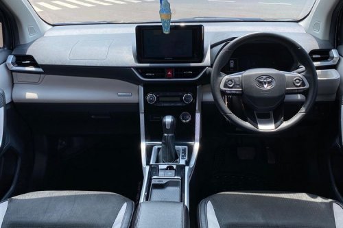 Toyota Veloz Hybrid Mau Meluncur, Veloz Model Lama Diskon Rp 23 Juta