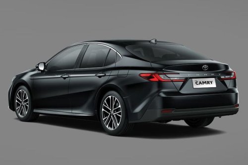 Toyota Luncurkan Camry Bensin Terbaru, Simak Ubahannya