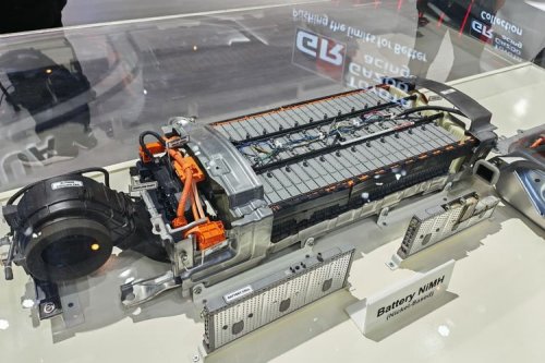 Toyota Bocorkan Tahapan Pengembangan Baterai di Indonesia