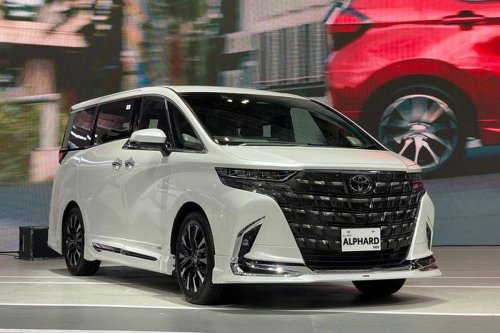 Harga Bekasnya Turun Drastis, Komparasi Toyota Alphard vs Denza D9