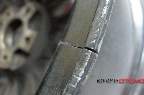 Pelek Mobil Retak dan Dilas, Masih Amankah Dipakai?
