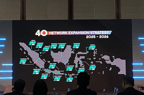 Menabuh Genderang Perang Harga Mobil Listrik di GJAW 2025