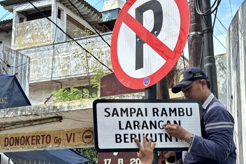 Bahaya Mobil Berhenti Sembarangan di Pinggir Jalan