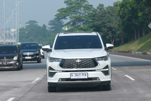 Solusi Masa Depan, Mobil Listrik atau Mobil Hybrid?