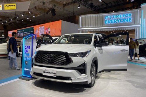 Adu Fitur Mitsubishi Destinator vs Toyota Innova Zenix