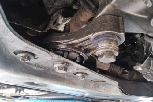 Bedakan Bunyi Jedug Transmisi Matik dan Engine Mounting