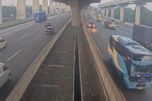 Jalan Tol Semrawut: Bus Lazim Melanggar Lajur Kanan