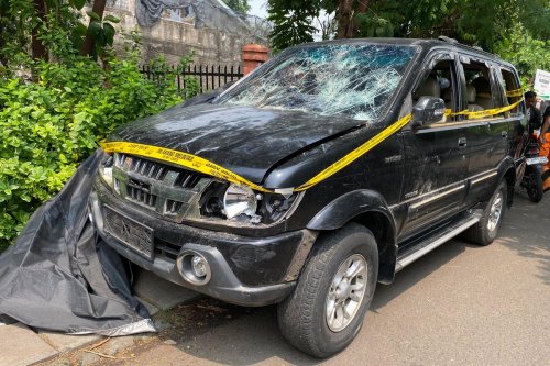 Mobil Dirusak Massa Demonstran, Bisa Klaim Asuransi?