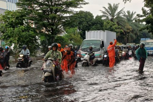 Waspada Banjir Jakarta: Pantau Update Real-Time Lewat Aplikasi Ini!
