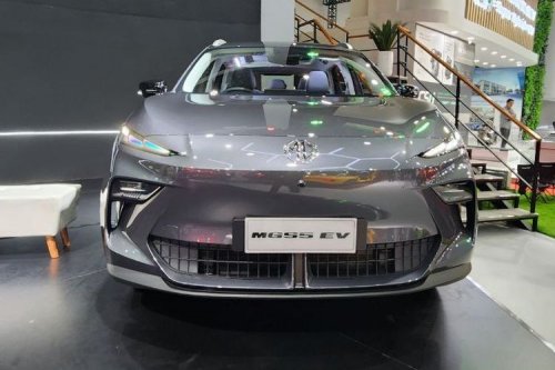 Duel Mobil Listrik Baru di IIMS 2025: eVitara vs S5 EV