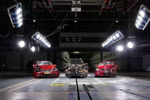 Chery Uji Tabrak Mobil Tiggo Lawas Usia di Atas 10 Tahun