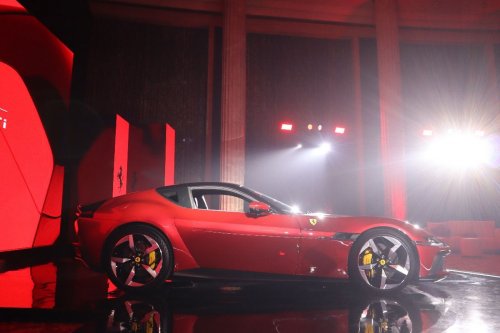 Keunikan Logo Kuda Jingkrak Ferrari yang Dicatat Tangan