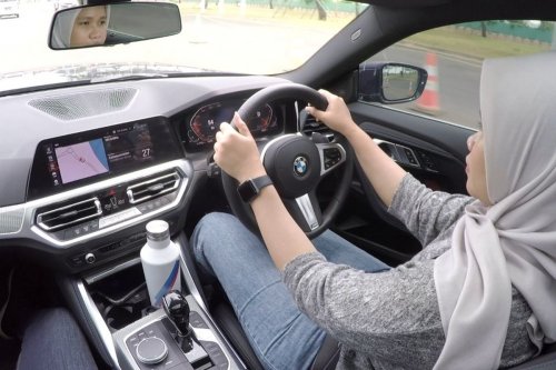 Baru Belajar Bawa Mobil Matik? Waspadai Jalan Menanjak