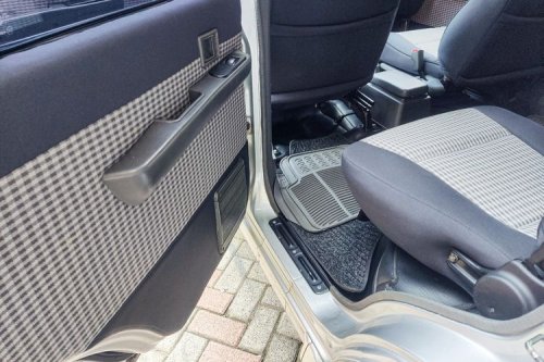 Serupa Tapi Tak Sama, Bahan Sofa Bukan Buat Jok Mobil