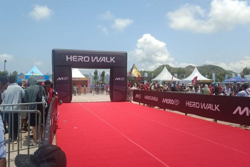 Keseruan MotoGP Hero Walk di Mandalika, Bertemu Pebalap Langsung