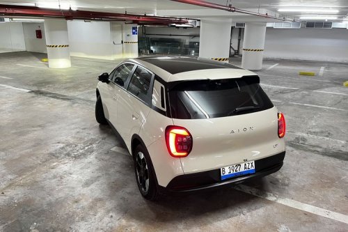 Menabuh Genderang Perang Harga Mobil Listrik di GJAW 2025