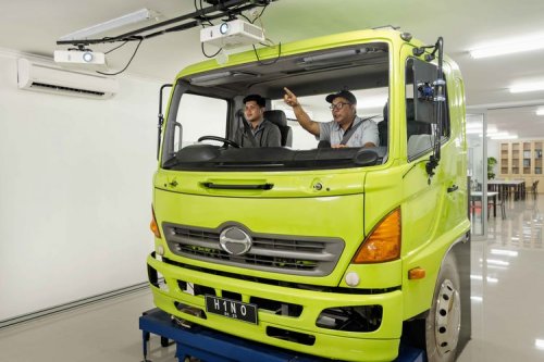 Hino 43 Tahun di Indonesia: Inovasi, Pabrik Lokal, dan Kontribusi Nasional