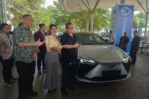 Lexus Optimistis Hadapi Persaingan Mobil Hybrid di Indonesia