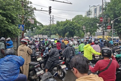 Hujan Deras, Sejumlah Ruas Jalan di Jakarta Alami Kemacetan Parah