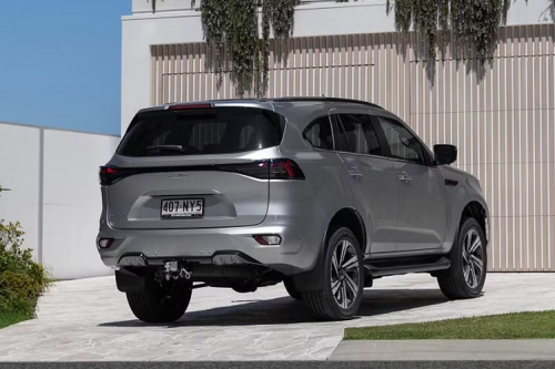 Isuzu mu-X Tour Mate Meluncur, Lengkap dengan Aksesori