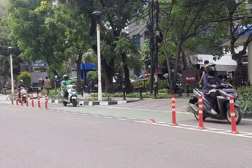 Hadang Motor di Jalur Sepeda, Aksi Perempuan di Sudirman Tuai Dukungan