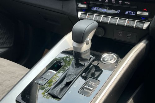 Hindari Transmisi Posisi D Saat Nanjak Pakai Mobil Matik