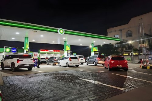 Mobil Matic Lebih Boros? Ini Cara Berkendara Agar Irit BBM