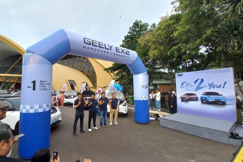 Geely Serahkan Langsung Ratusan Unit Geely EX2 ke Konsumen