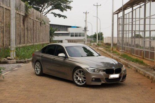 Pengalaman Pemilik BMW 320i F30: Apakah Nyaman &amp; Irit?