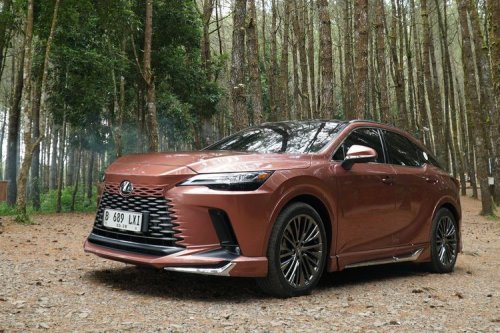 Elegansi Lexus RX450h+, Tak Luntur Meski Sudah Berusia Dua Tahun