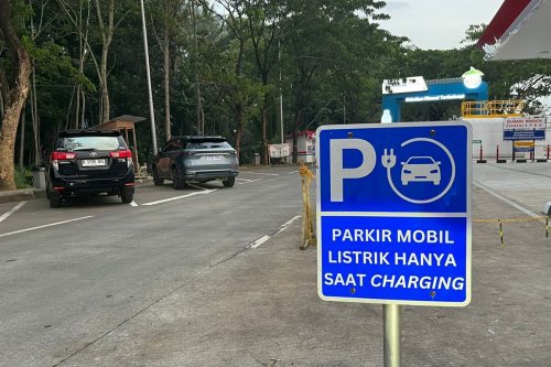 Daftar SPKLU Mobil Listrik di Tol Trans Jawa Saat Libur Nataru
