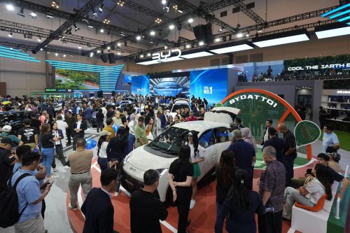 Gaikindo Revisi Target, Empati Kecelakaan Porsche