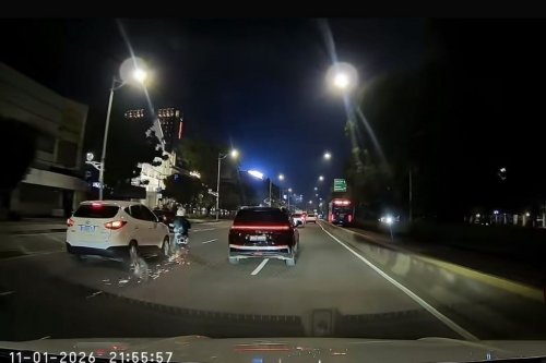 Viral, Detik-detik Ban Belakang Honda Scoopy Terlepas di Jalan