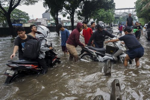 Sempat Terendam Banjir, Kapan Motor Aman Dipakai Perjalanan Jauh?