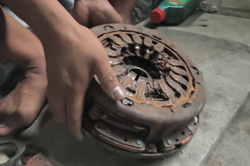 Ini Kesalahan Pengemudi yang Bikin DCT Mobil Rusak