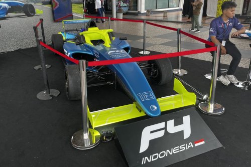 Mobil Balap Formula 4 Indonesia Mejeng di IIMS 2026