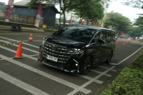 Selisih Rp 349 Juta, Ulik Perbedaan Alphard XE Hybrid