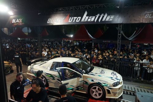 Kontes Modifikasi Mobil di Surabaya Sedot Perhatian Pengunjung