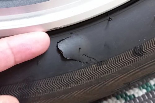 Ban Bocor Samping Tidak Aman Ditambal? Ini Penjelasannya