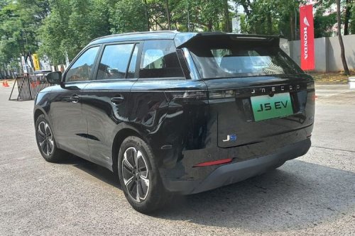 Ada Area Indoor, Simak Ketentuan Test Drive dan Test Ride di GJAW 2025