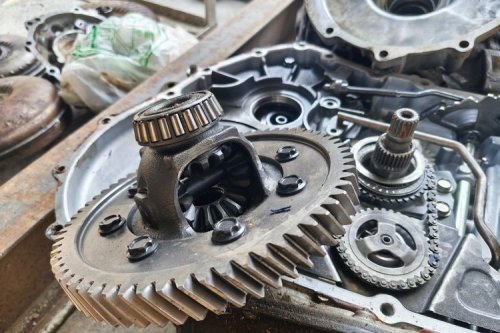 Jangan Asal Geser ke L, Ini Cara Aman Pakai Gigi Rendah di Mobil Matik