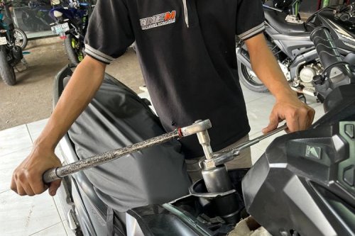 Jangan Salah Pilih, Ini Beda Komstir Motor Orisinal dan Aftermarket