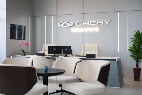 Industri Otomotif China Retak, BYD dan Geely Saling Sindir di Forum